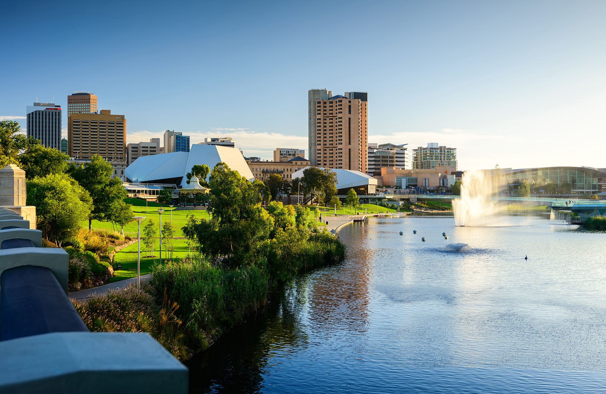 Uitzicht op Adelaide aan het water | Reizen naar Adelaide | KILROY