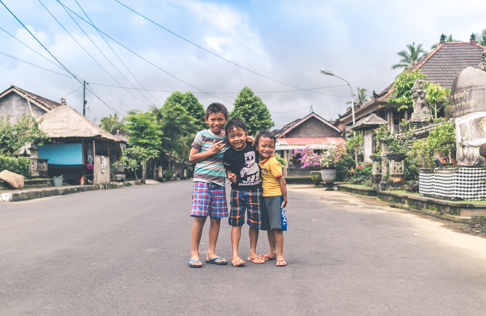 Drie lachende kinderen in Bali | Vrijwilligerswerk in Azië | KILROY