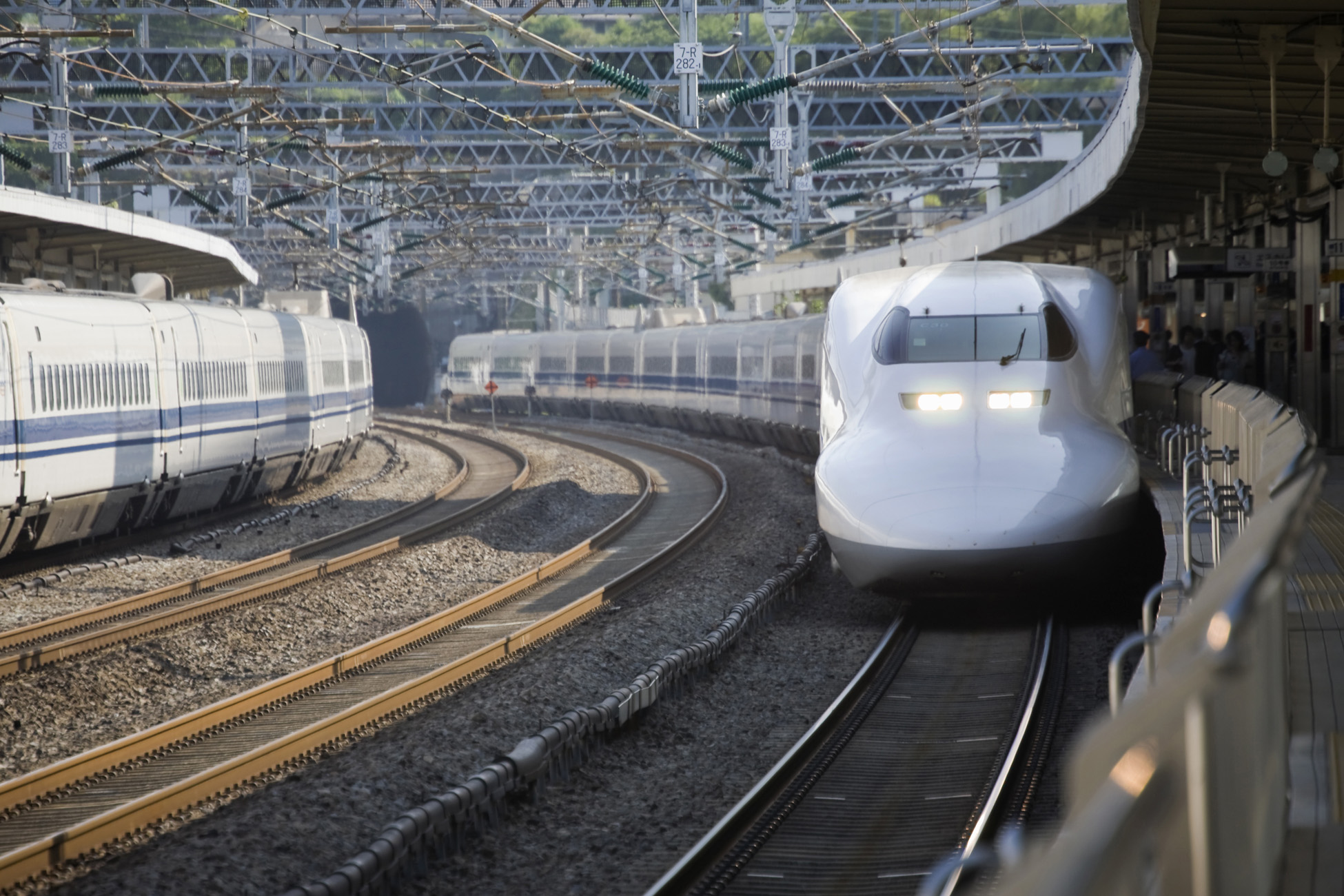 Trein komt aan in Shinkansen | Treinreizen Japan | KILROY