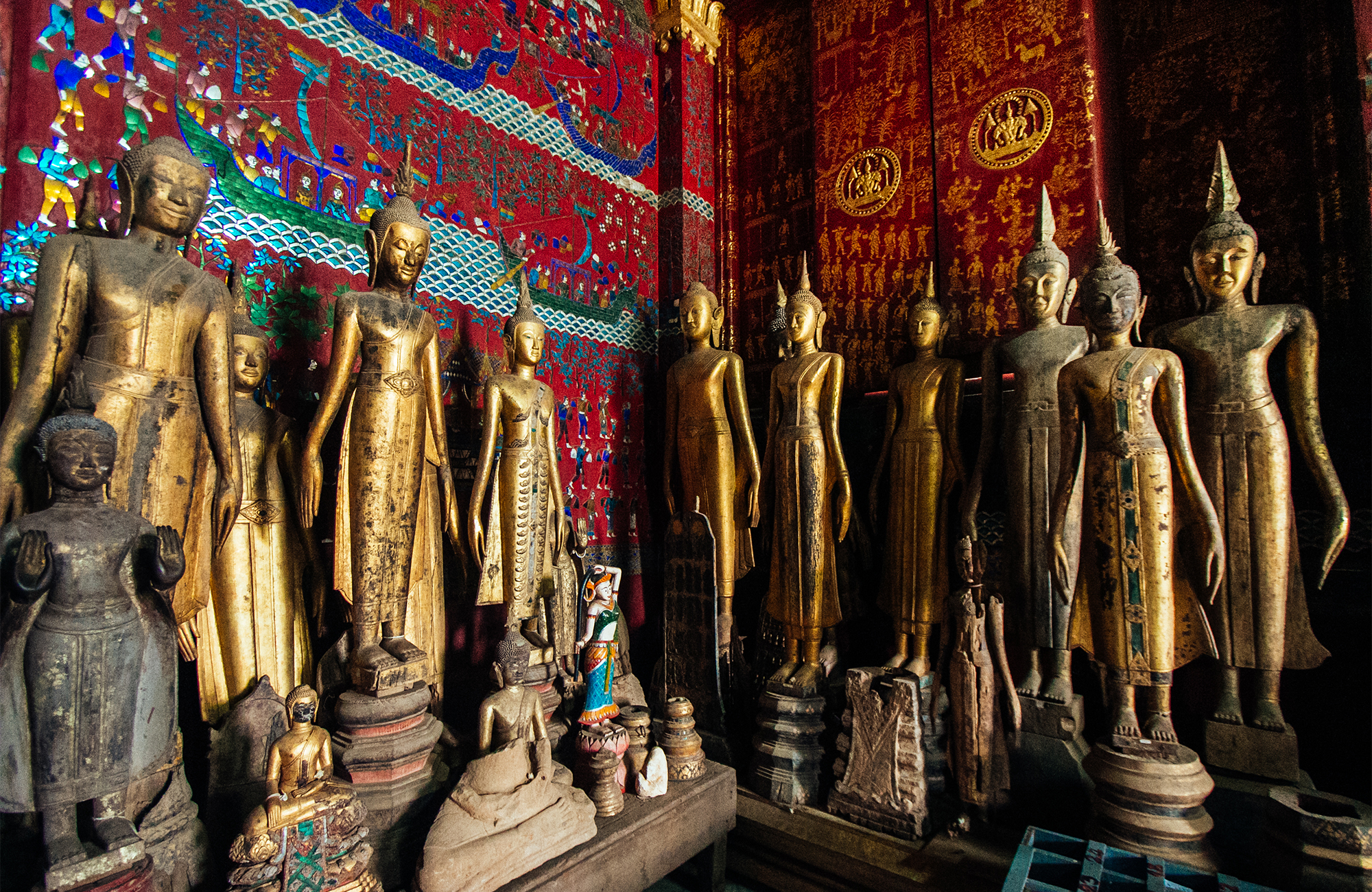Beelden in een tempel in Luang Prabang | Rondreis Laos | KILROY