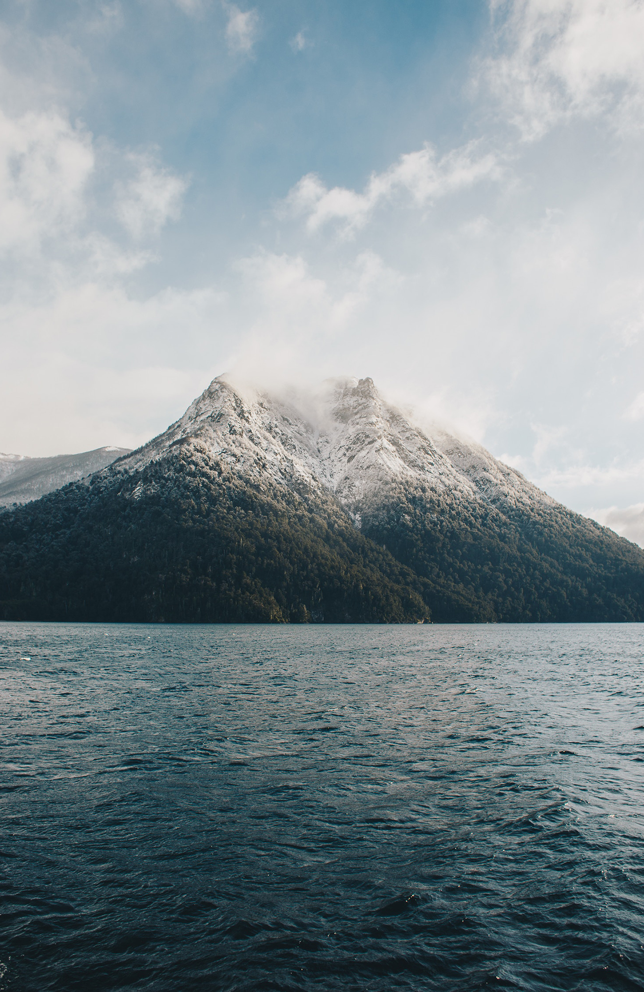 Uitzicht op de bergen van Bariloche vanaf het water | Reizen met KILROY