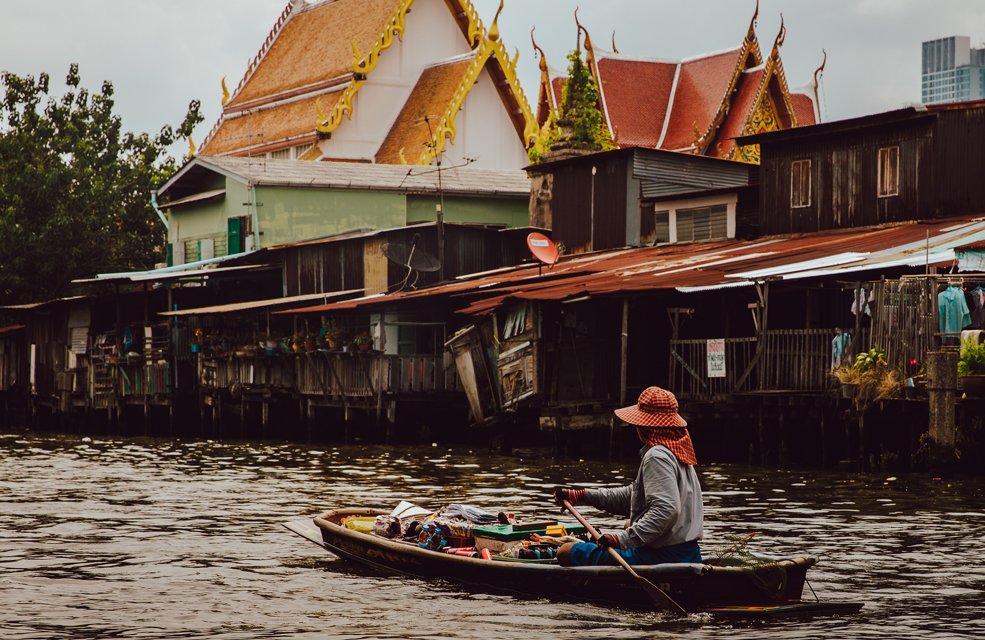 Vaar over de rivier tijdens je overstap in Bangkok