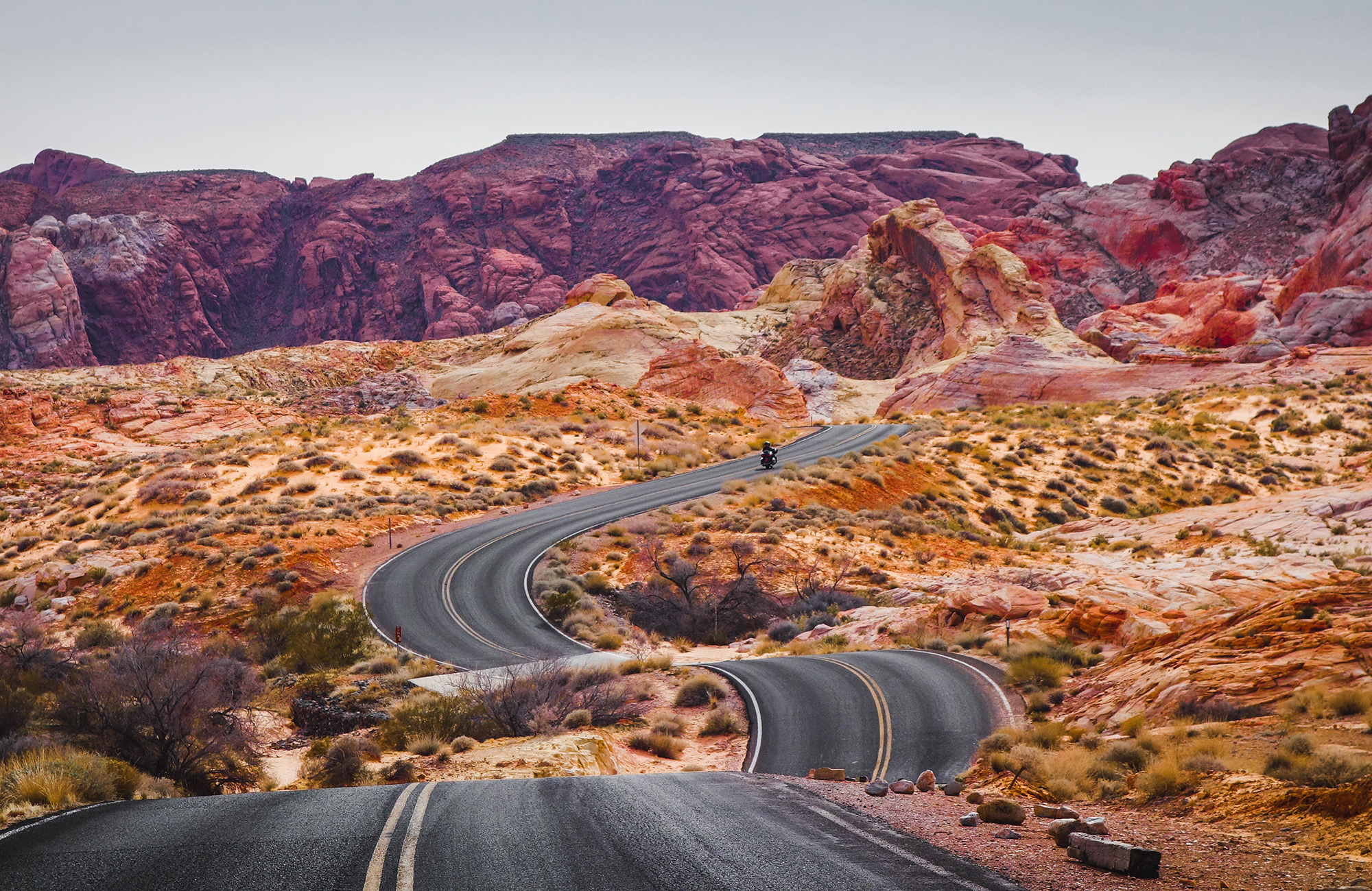 Een lange roadtrip snelweg door het Amerikaanse landschap | KILROY