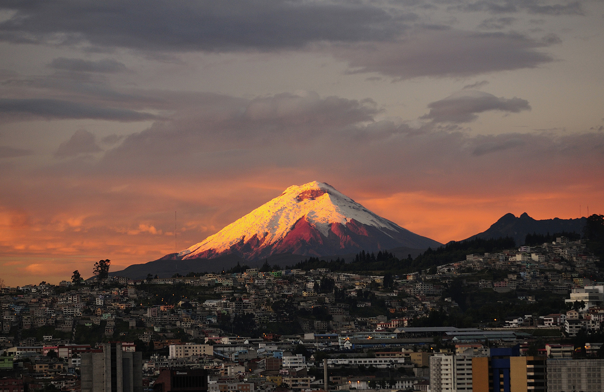 Uitzicht op Cotopaxi vanaf Quito, Ecuador | Reizen met KILROY