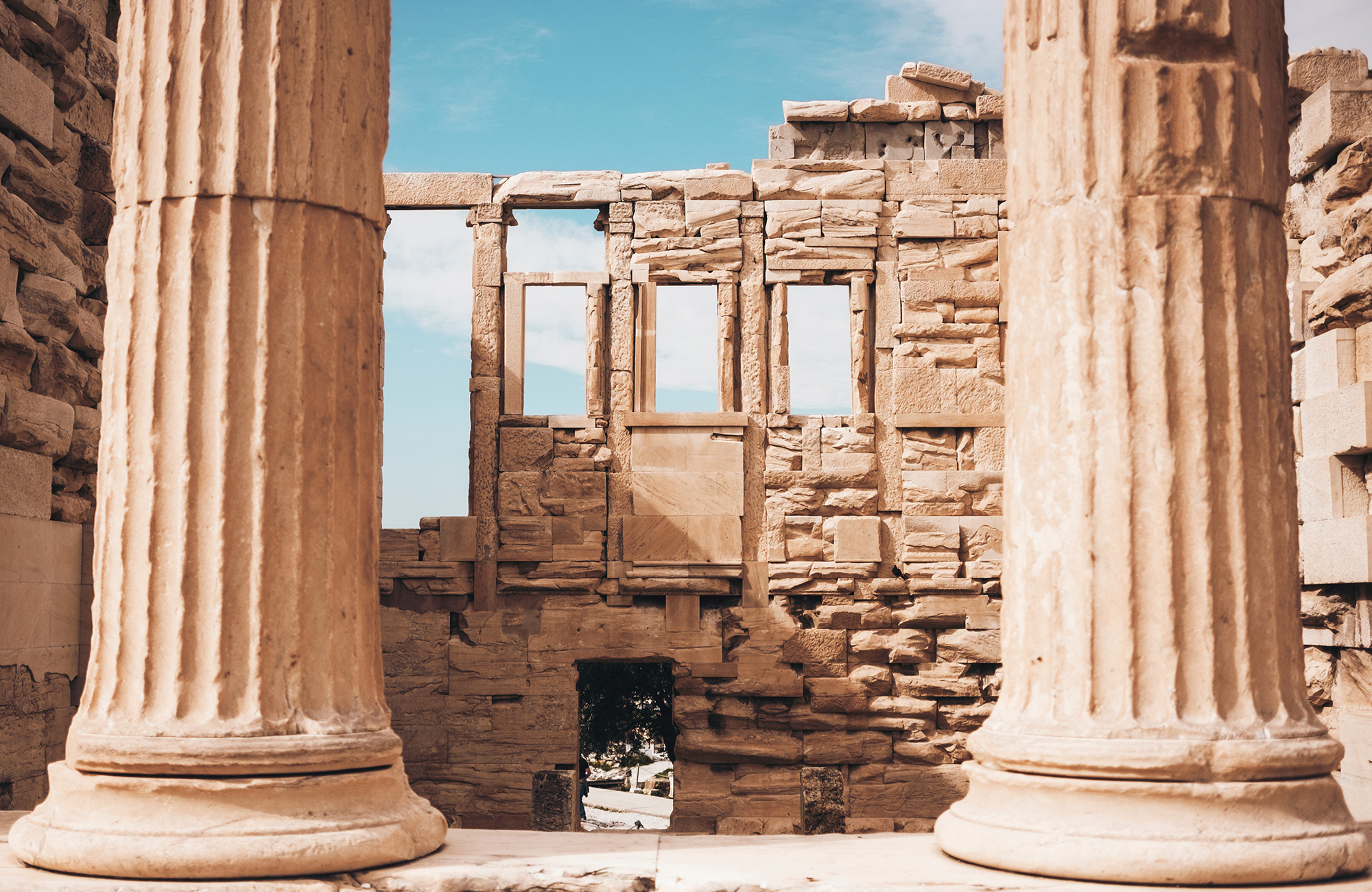 greece-athens-acropolis-pilars-closeup