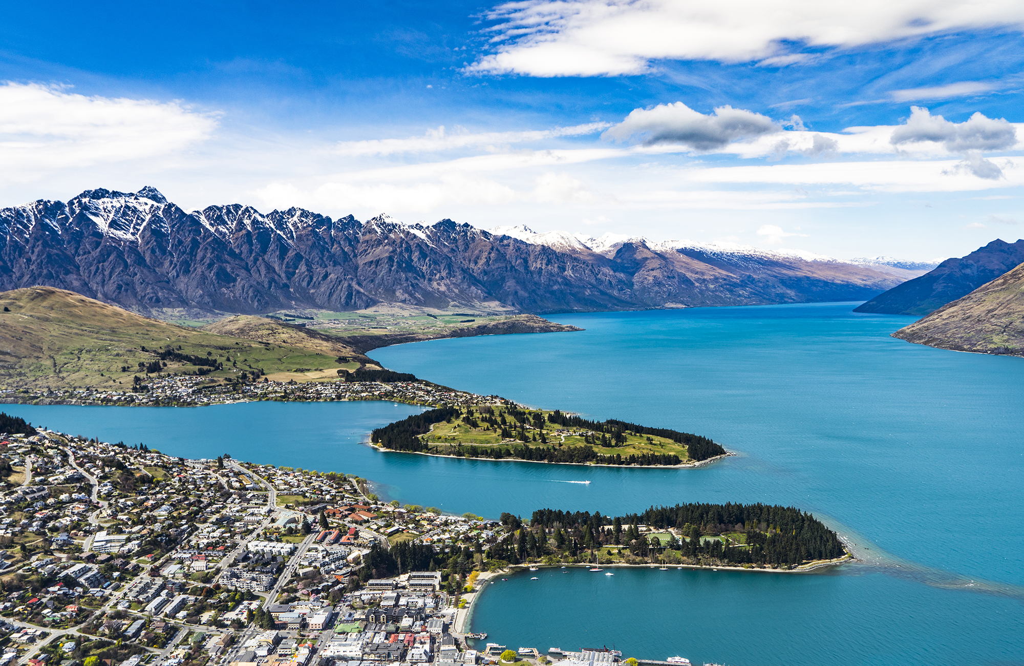 queenstown-new-zealand-blue-sky-look-out