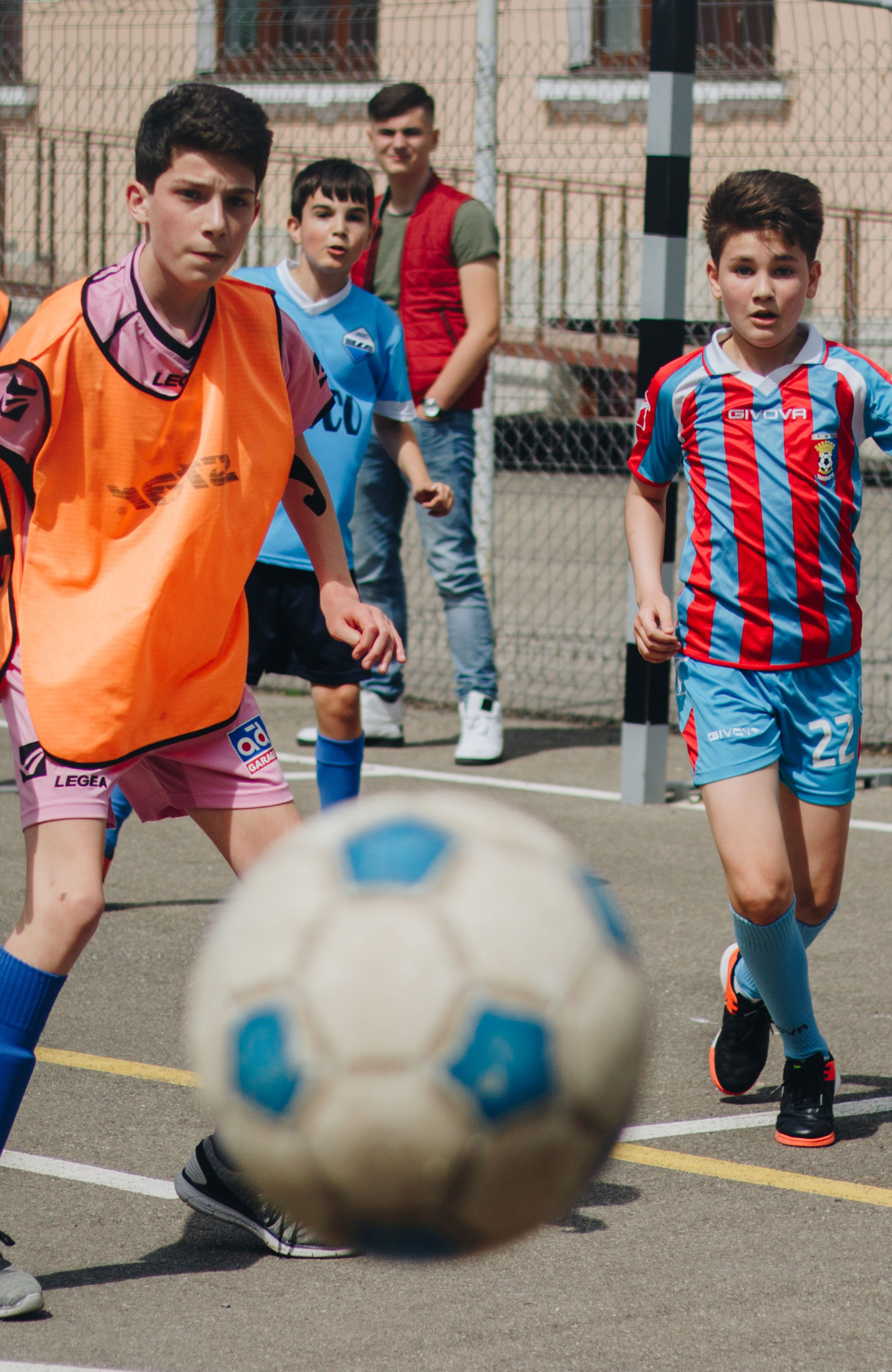 Kinderen spelen voetbal bij een Vrijwilligerswerkproject in Argentinië | Vrijwilligerswerk met mensen | KILROY