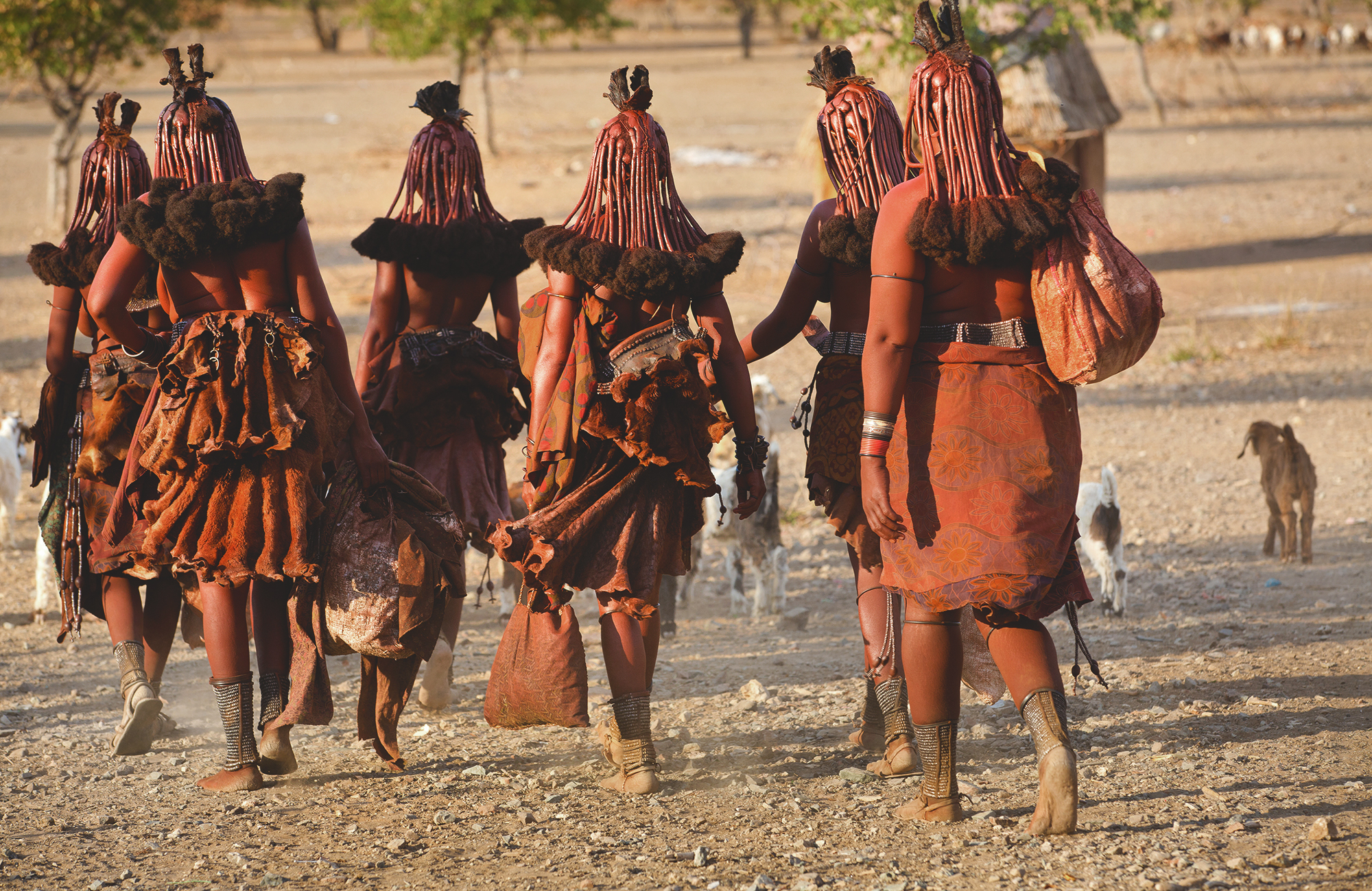 namibia-opuwo-himba-women-walking