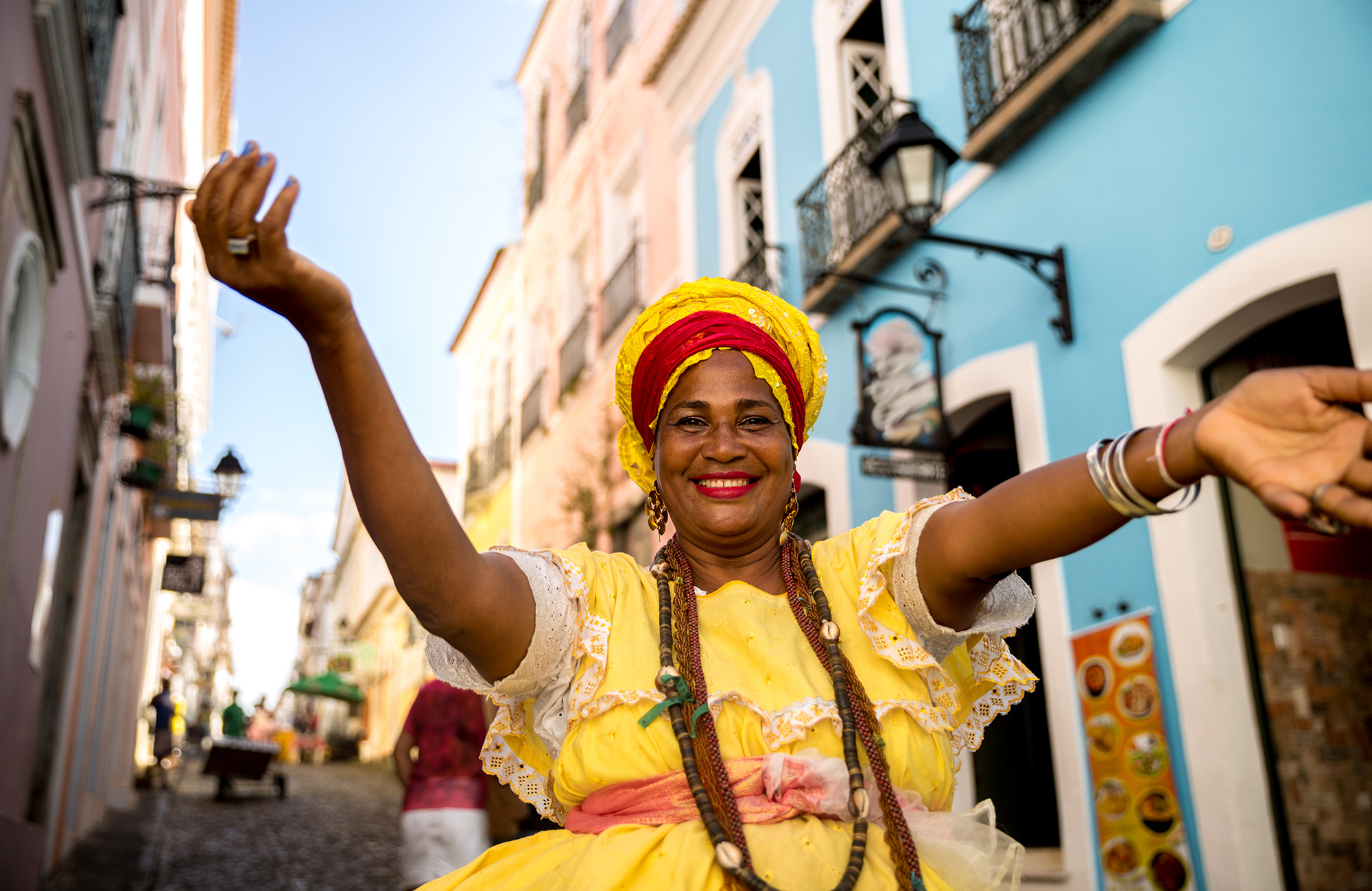 En smilende kvinne i Salvador, Brasil
