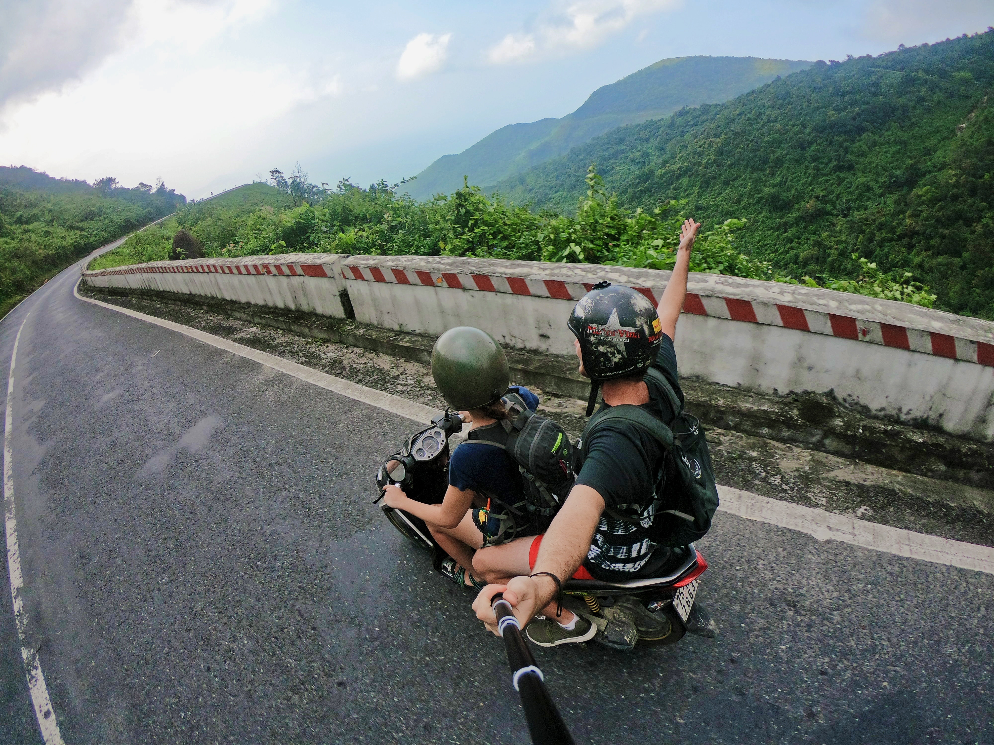 Op de motor op de Hai Van Pass in Vietnam