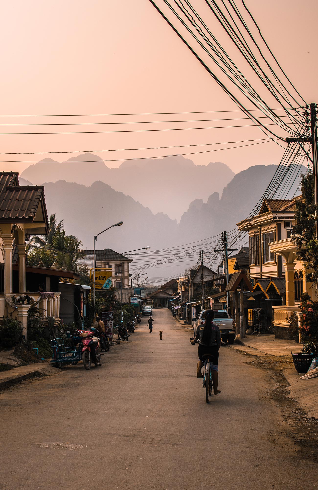 laos-vang-vieng-street