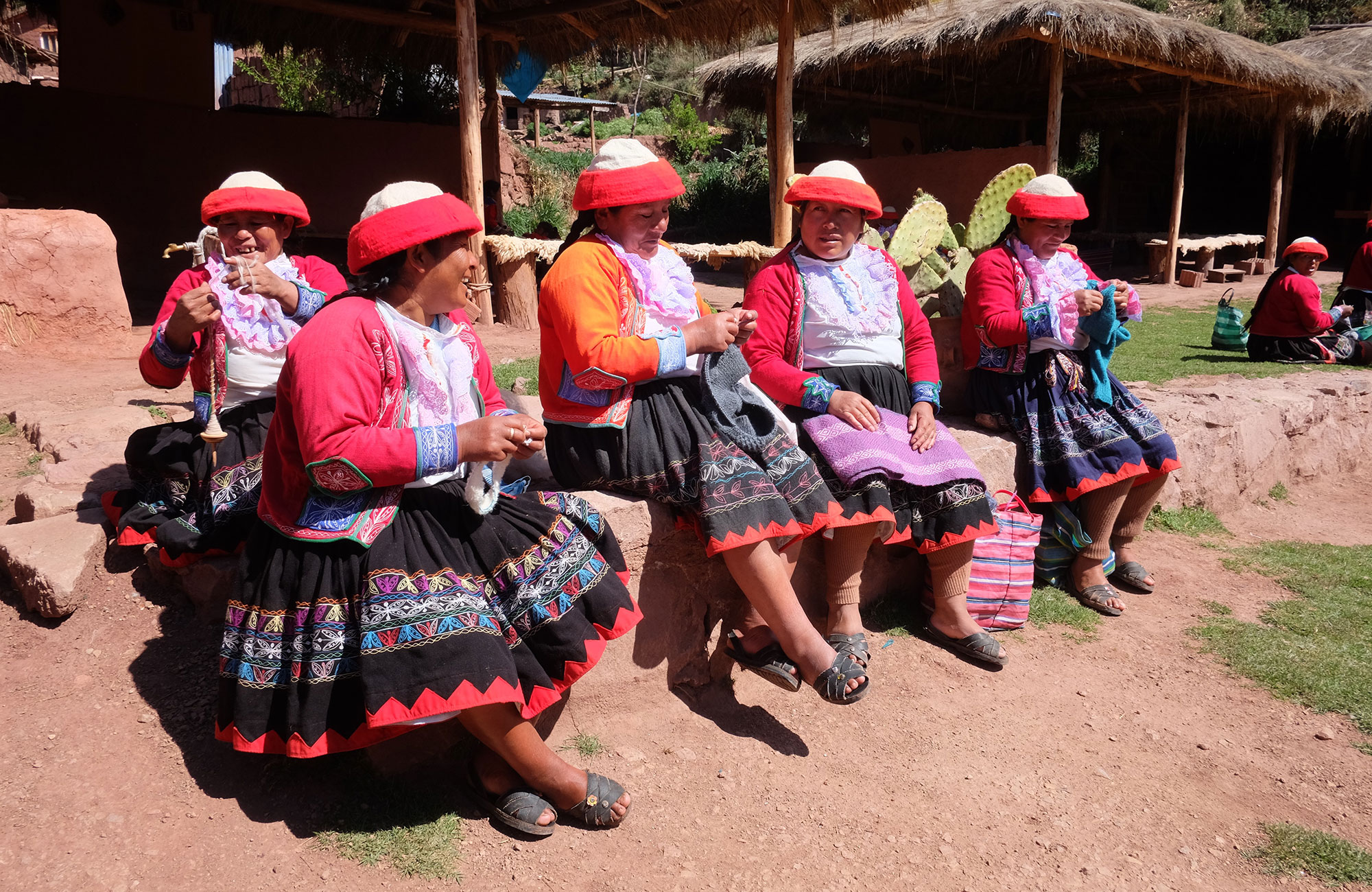 peru-cusco-locals-knitting
