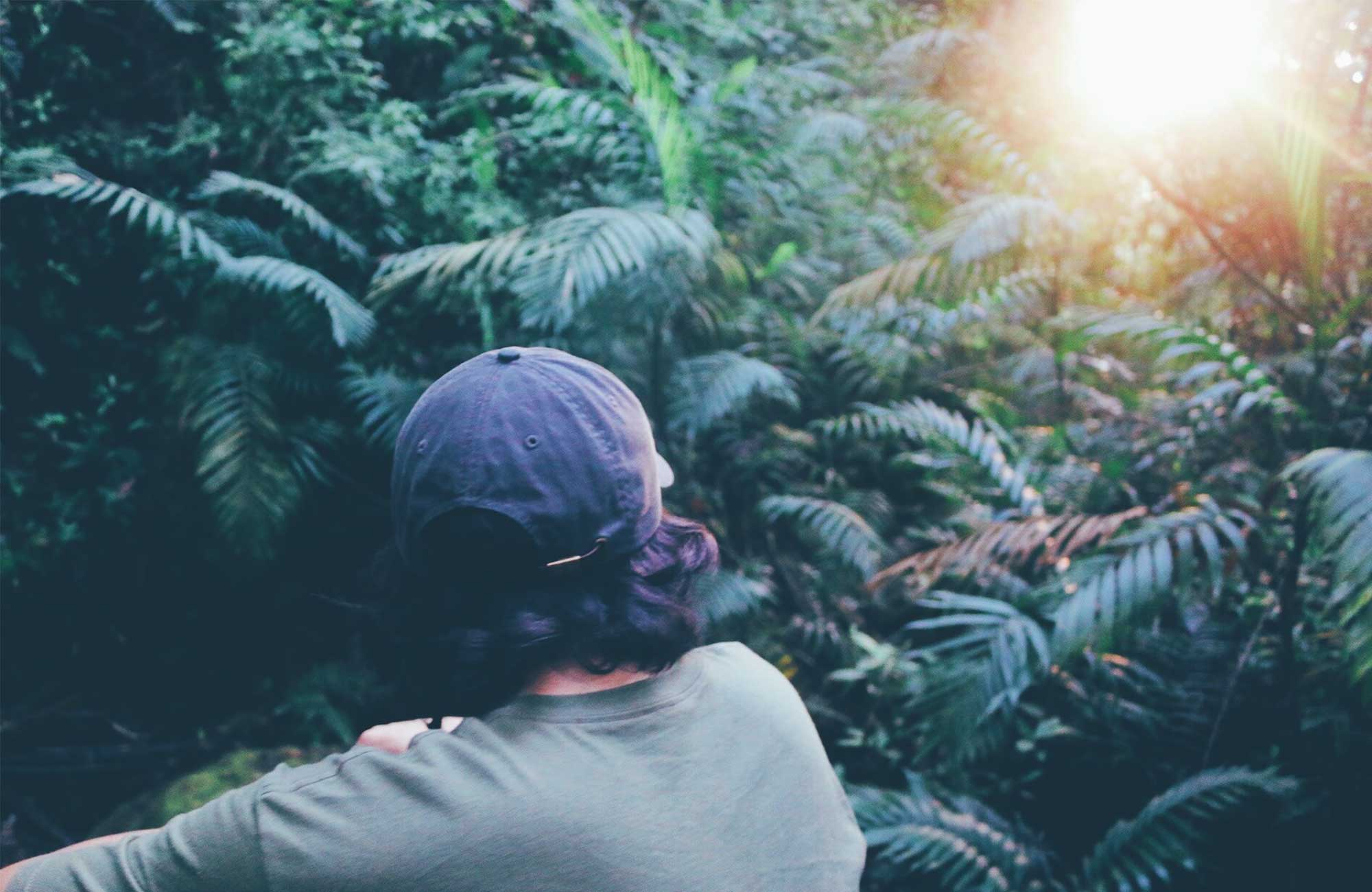 costa-rica-man-with-cap-in-djungle