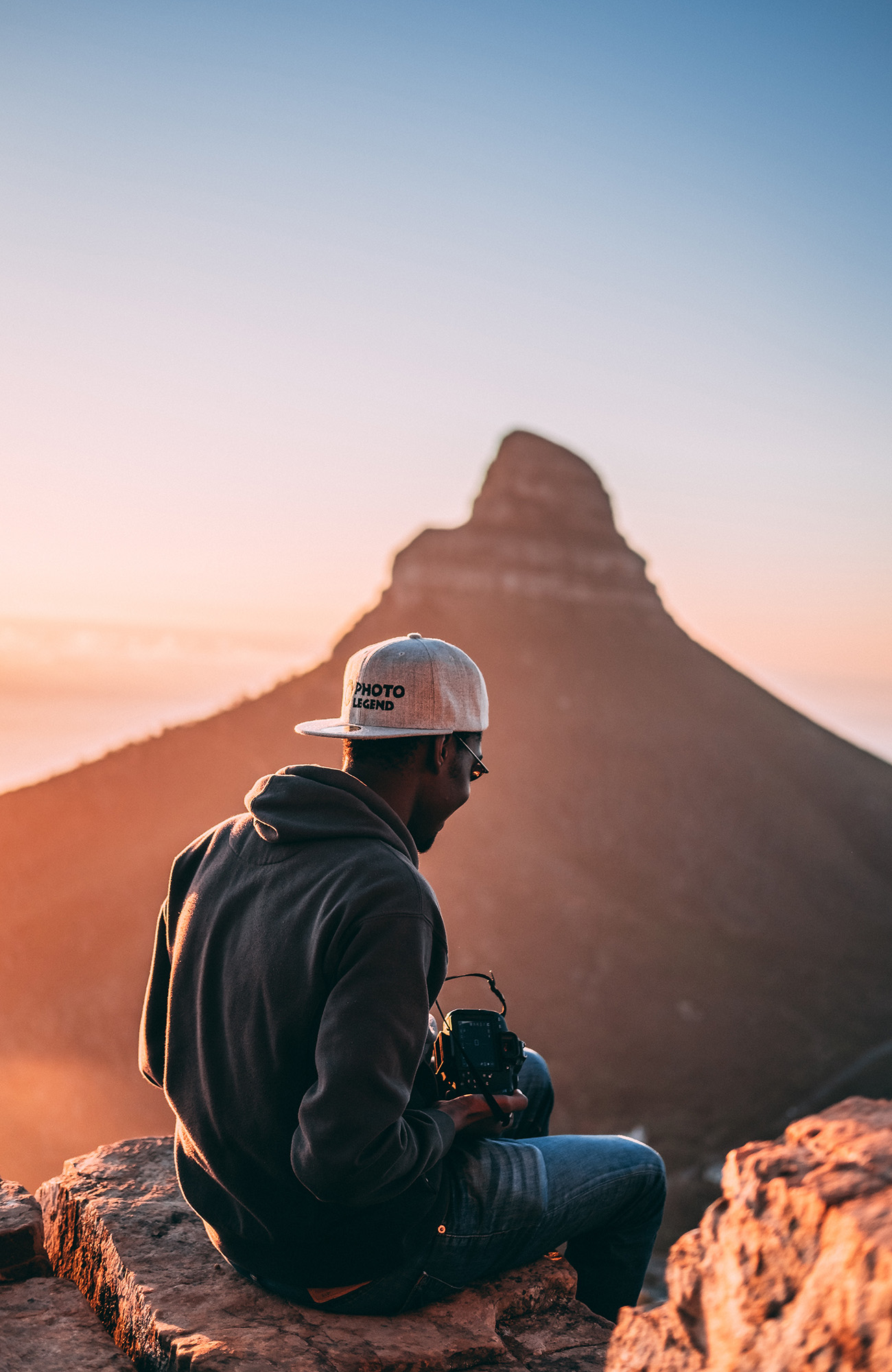 kloof-corner-cape-town-south-africa-guy-with-camera-sidebar
