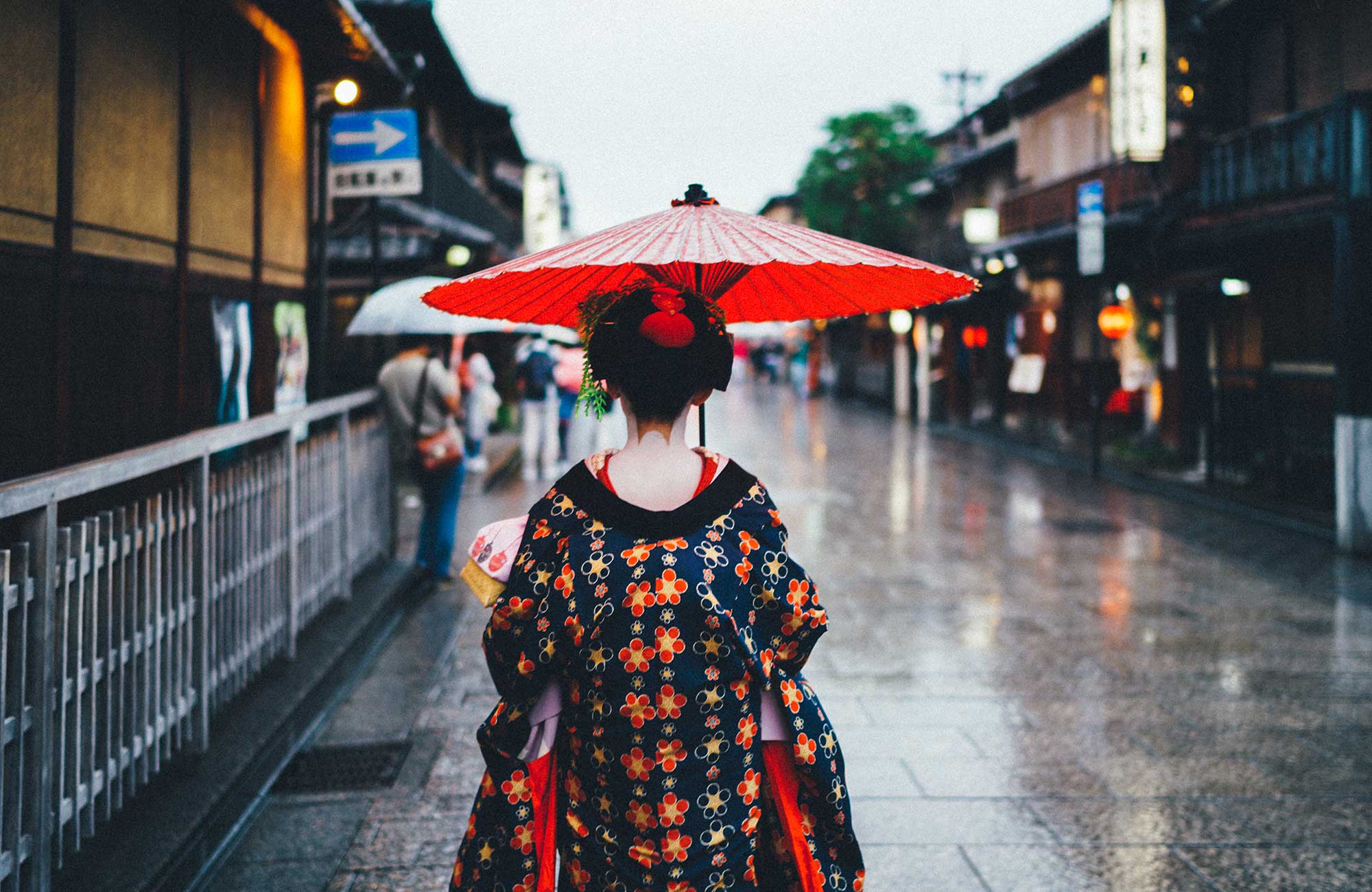 kyoto-japan-geisha-walking-on-street-cover