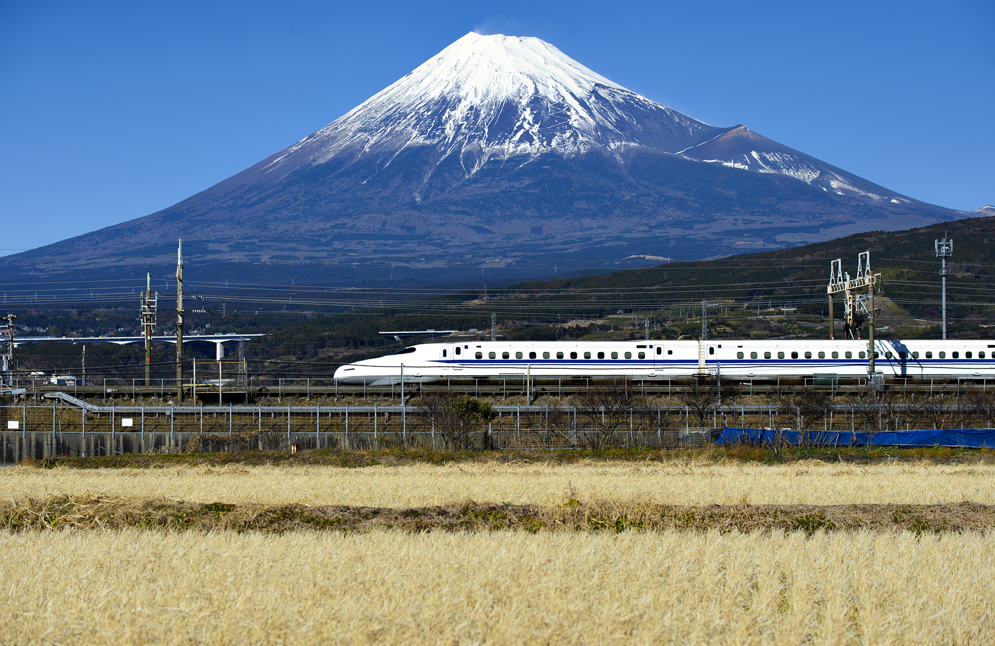 mount-fuji-japan-train