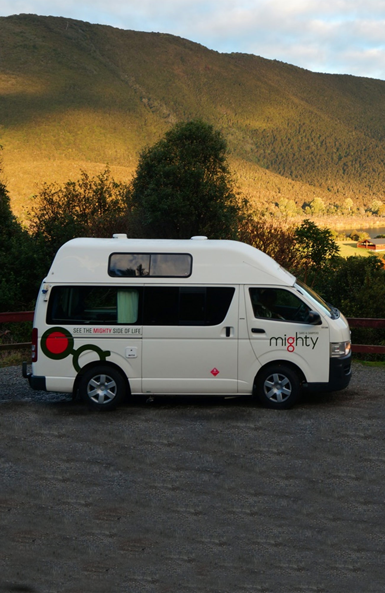 Highball camper op parkeerplek | Camperhuur Australië | KILROY