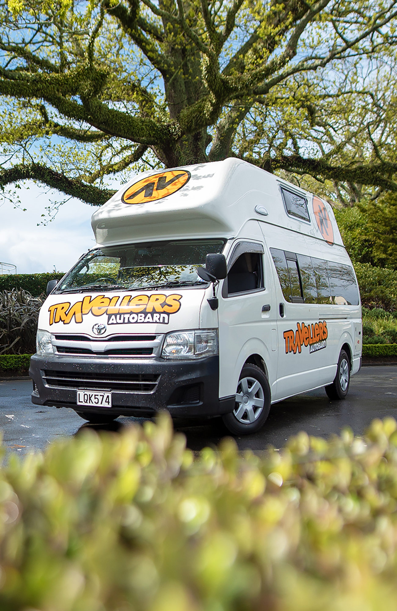 Hi5 camper staat geparkeerd | Camperhuur Nieuw-Zeeland | KILROY