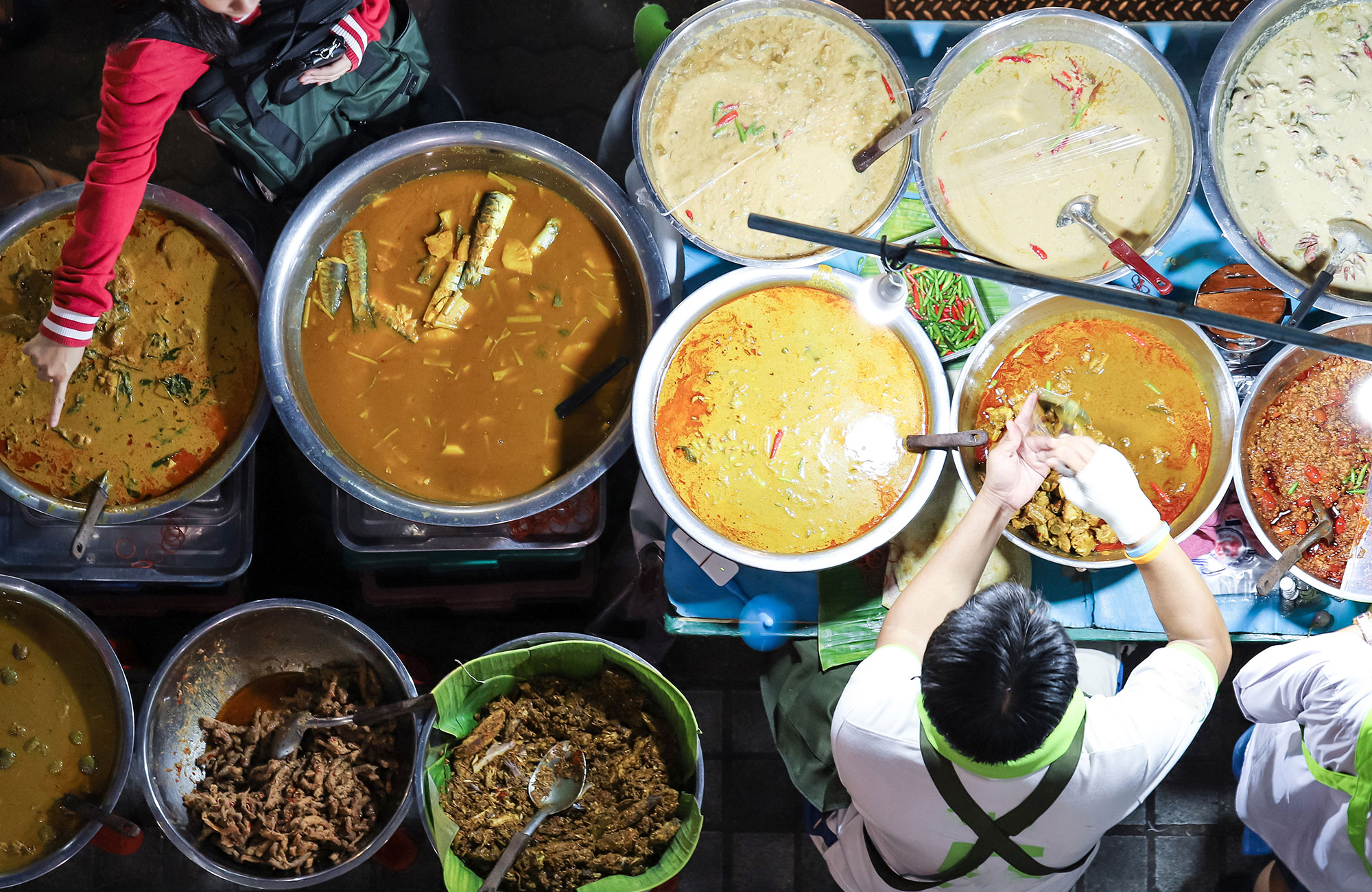Streetfood in de straten van Bangkok in Thailand