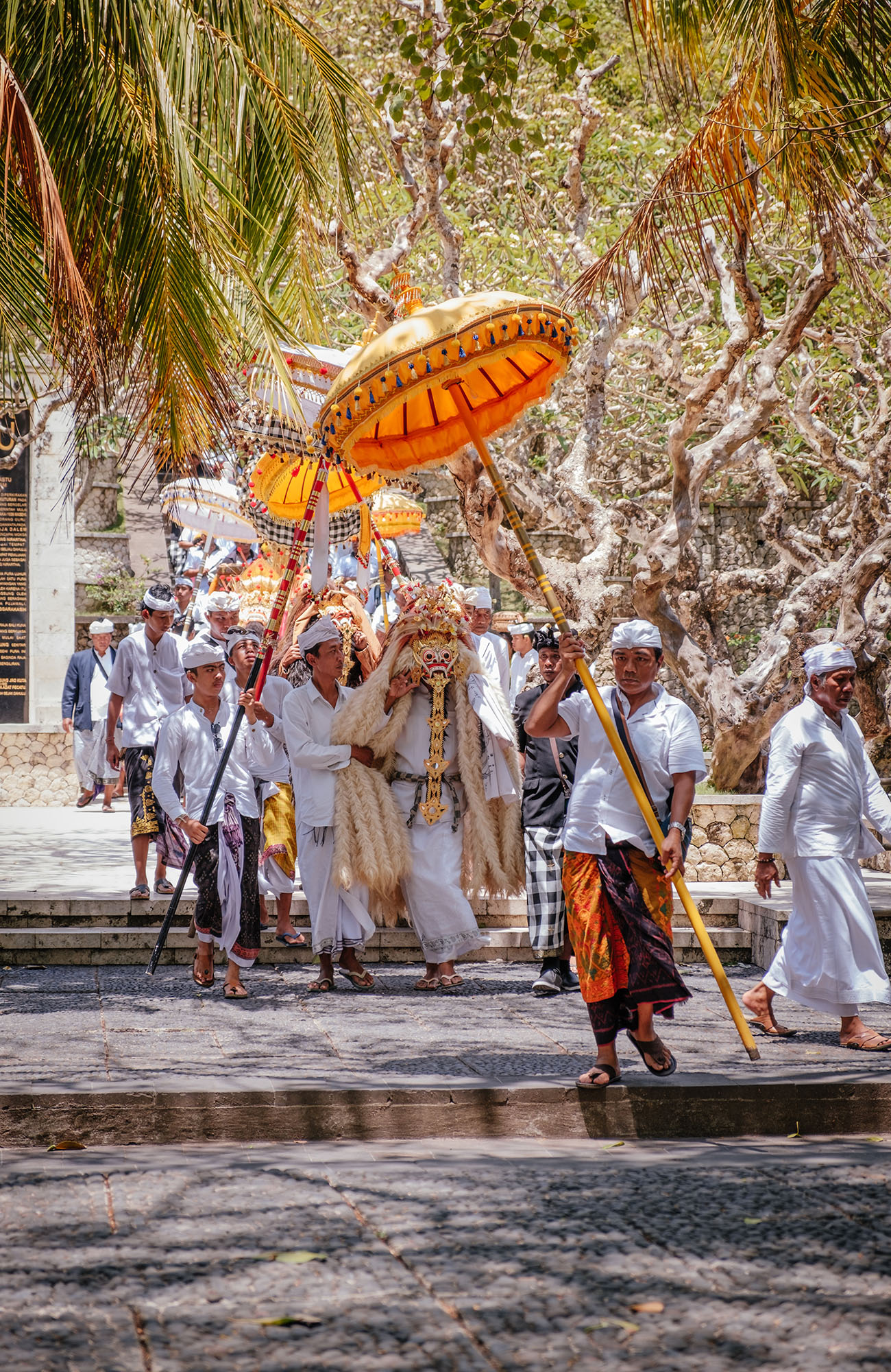indonesia-bali-uluwatu-locals-at-temple-sidebar