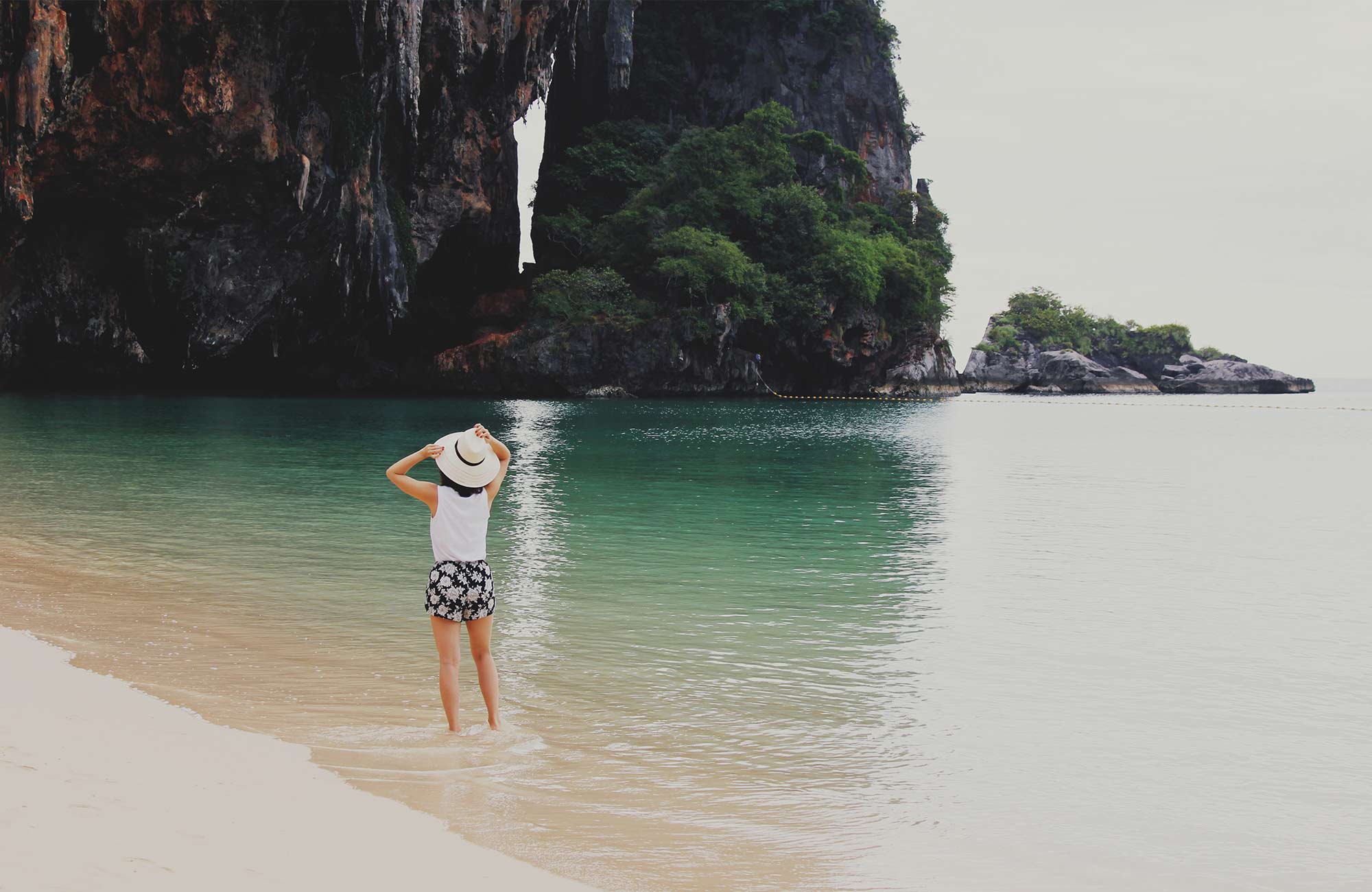 thailand-girl-planning-apply-for-visa-cover