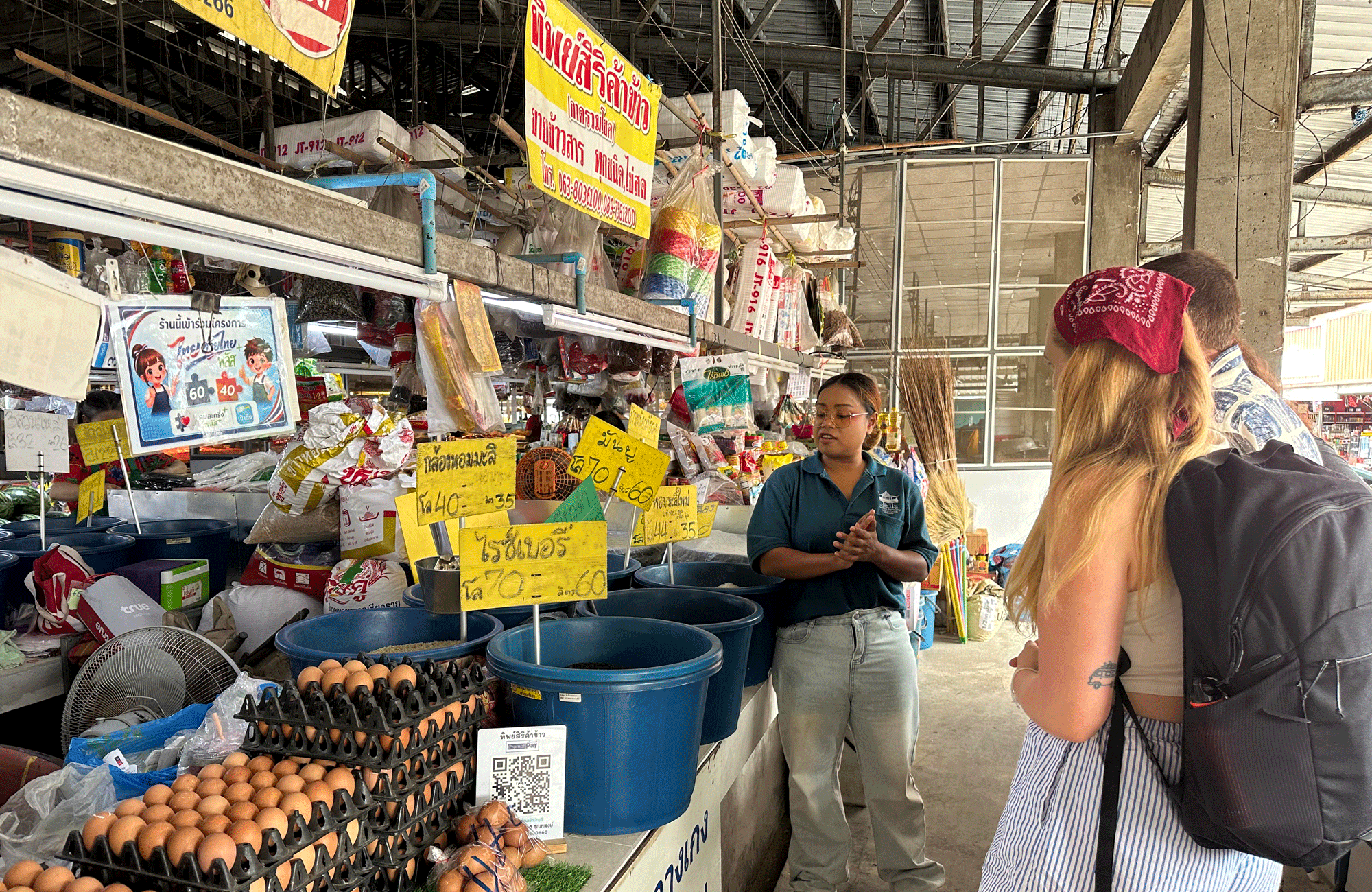 Kookcursus in Thailand: Bezoek aan een lokale markt met eieren en verse producten in Chiang Mai.