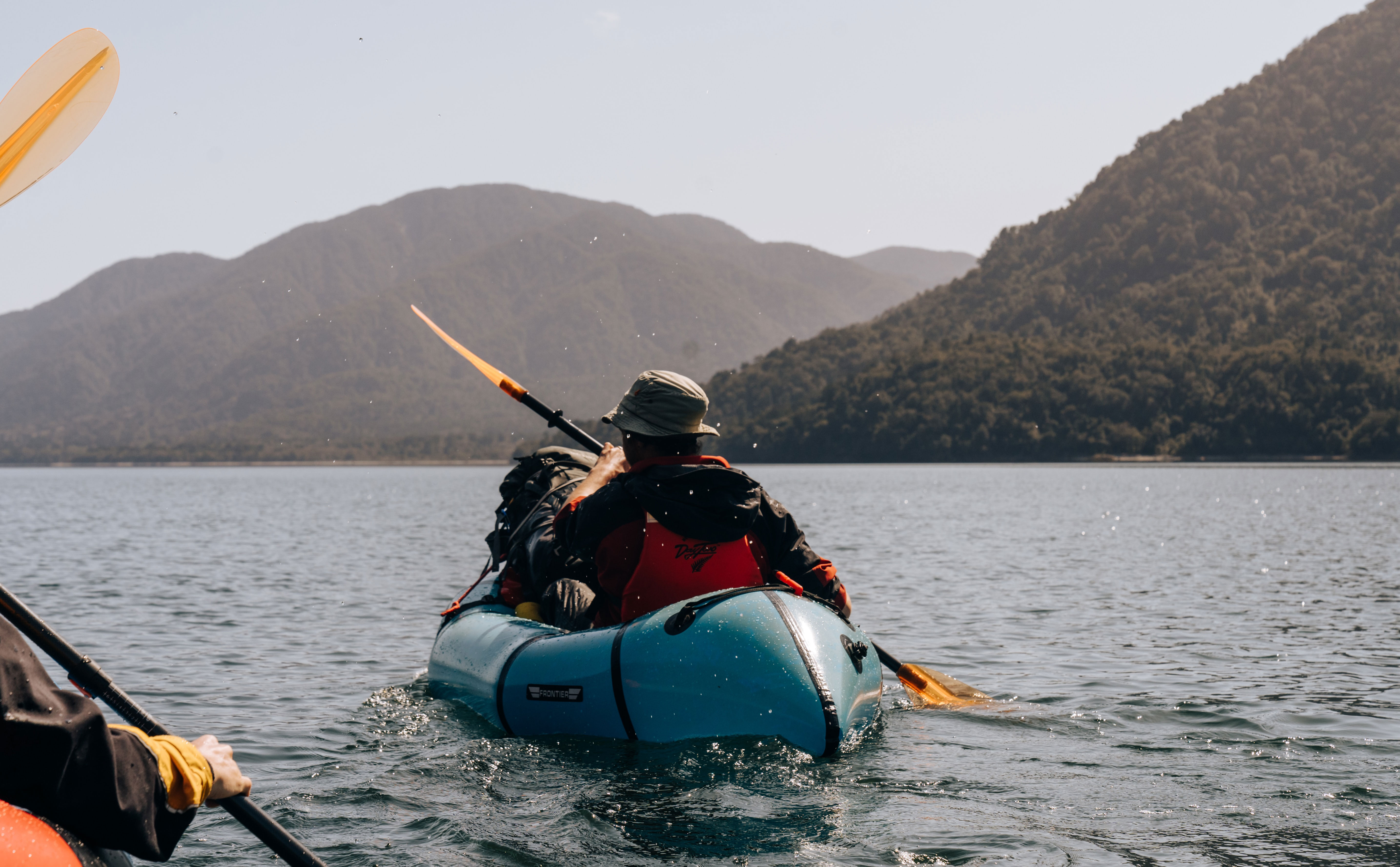 Rafting in Fiordland National Park in Nieuw-Zeeland