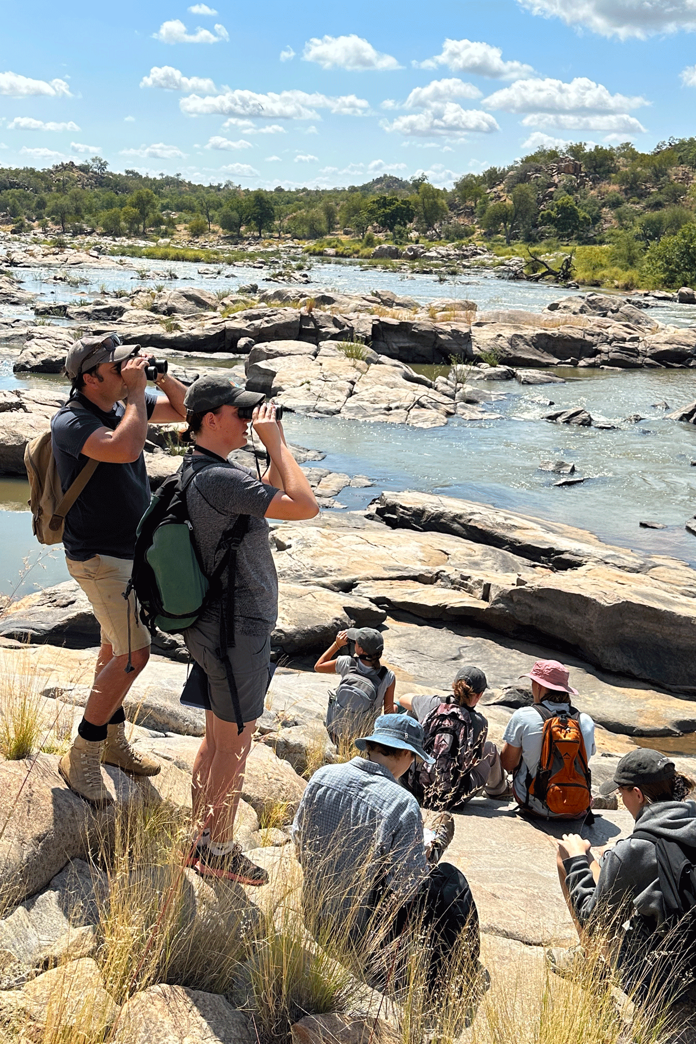 Vrijwilligers bij het Botswana Wild wildlife conservation project die deelnemen aan de krokodillen-telling