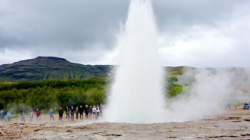 itinerary_mobi_Iceland-Geyser-Hot-Spring-Local-Living-Bethany-Hodge-2013-IMG9242-Lg-RGB