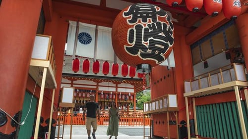 itinerary_mobi_Japan_Kyoto_Fushimi_Inari_Shrine_Red_Lanterns_Travellers_-_Oana_Dragan_2019__A2A6910_Lg_RGB